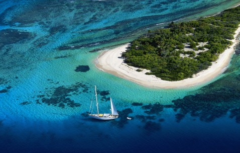 婴儿吃完奶拍不出来嗝就睡了