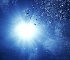 发烧灌肠后拉的大便带脓小孩